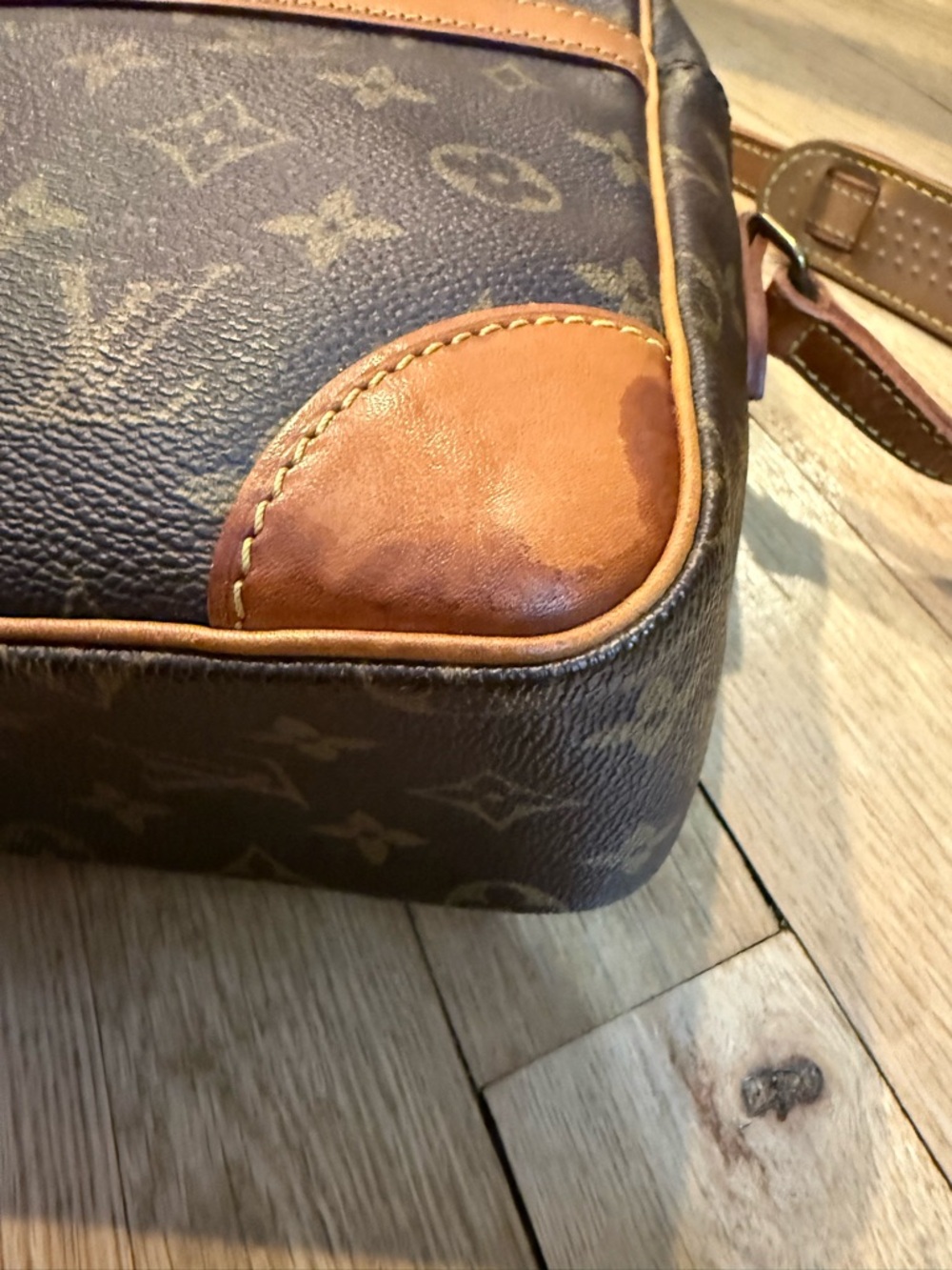 Louis Vuitton Brown Monogram Canvas Messenger Bag with Tan Leather Trim - Picture 7 of 16